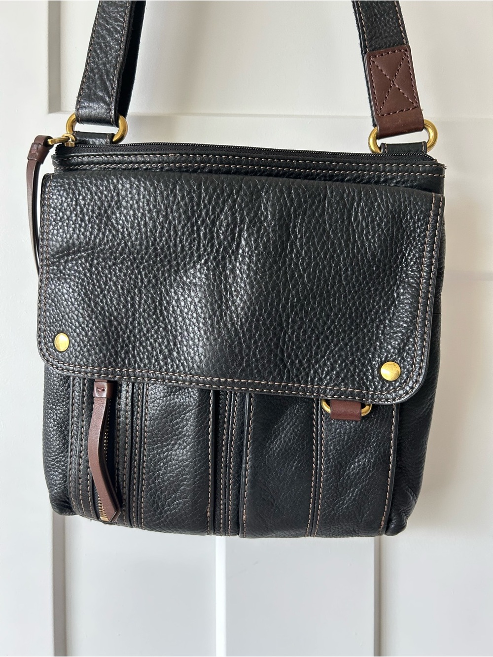 Fossil Brown Leather Shoulder or Crossbody with Gold Accents - Picture 4 of 9